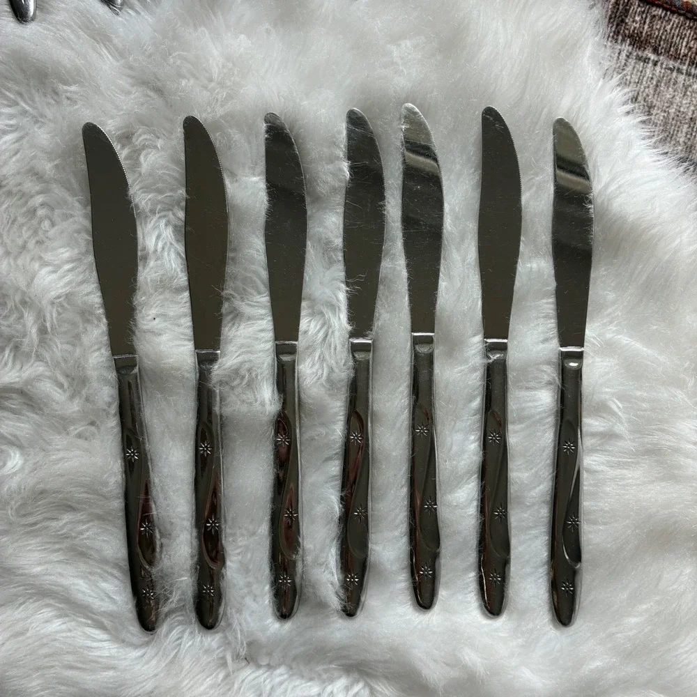 7 International Silver Americana Star Dinner Knives Vintage 1950s MCM USA Made